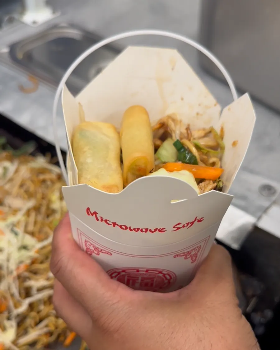 Imbisswagen von Vipadas Thai-Küche im Einsatz auf einer Feier